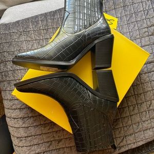 Seven7 eve croc boot